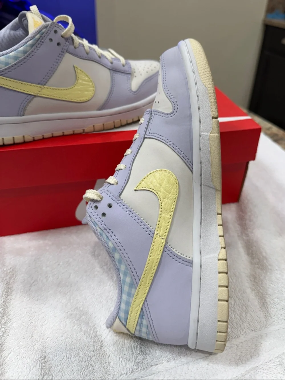 Nike Easter Dunks Sneakers Gently loved with box Men size 5.5 fits Women size 7